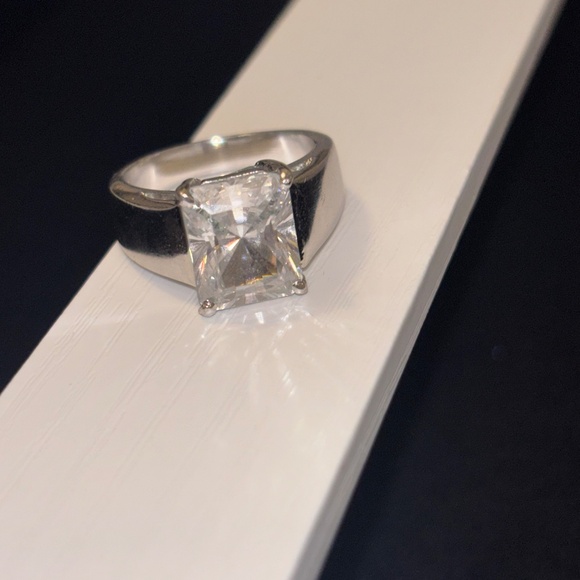 Engagement ring - Picture 7 of 7